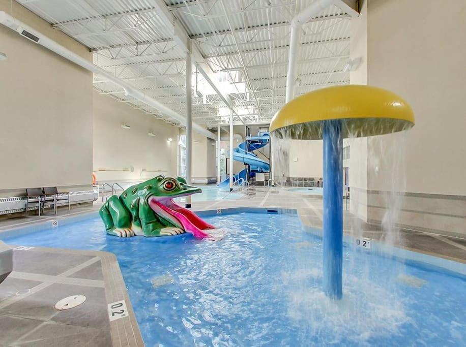 Aparthotel Mountain Retreat, Pool & Hot Tub, Bbq, Patio, King Bed, Sleeps 6! Canmore