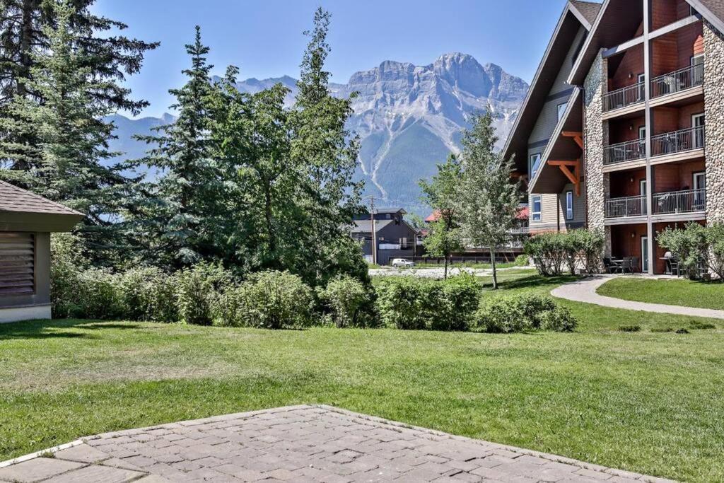 Aparthotel Mountain Retreat, Pool & Hot Tub, Bbq, Patio, King Bed, Sleeps 6!