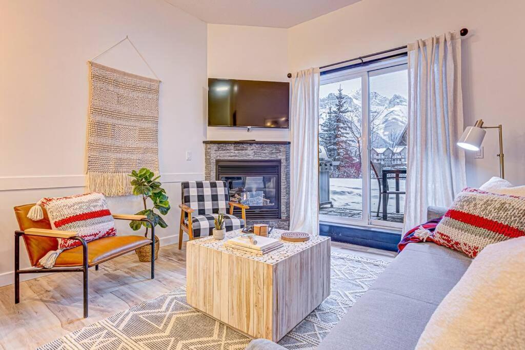 Mountain Retreat, Pool & Hot Tub, Bbq, Patio, King Bed, Sleeps 6! Aparthotel Canmore