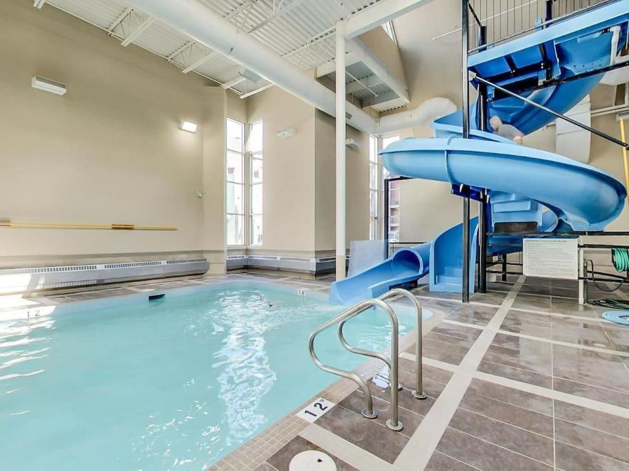 Mountain Retreat, Pool & Hot Tub, Bbq, Patio, King Bed, Sleeps 6! Canmore