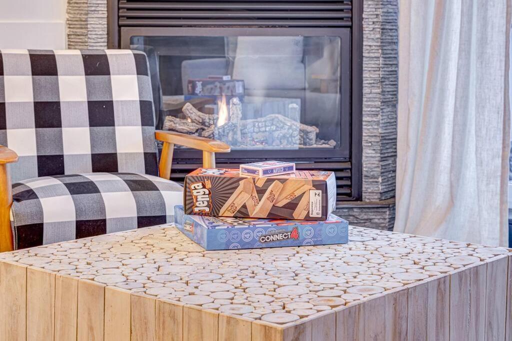 Mountain Retreat, Pool & Hot Tub, Bbq, Patio, King Bed, Sleeps 6! * Canmore